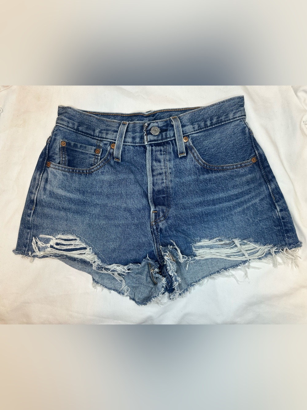 Levi’s 501 Cutoff Shorts Women’s 27 Medium Wash Distressed Raw Hem